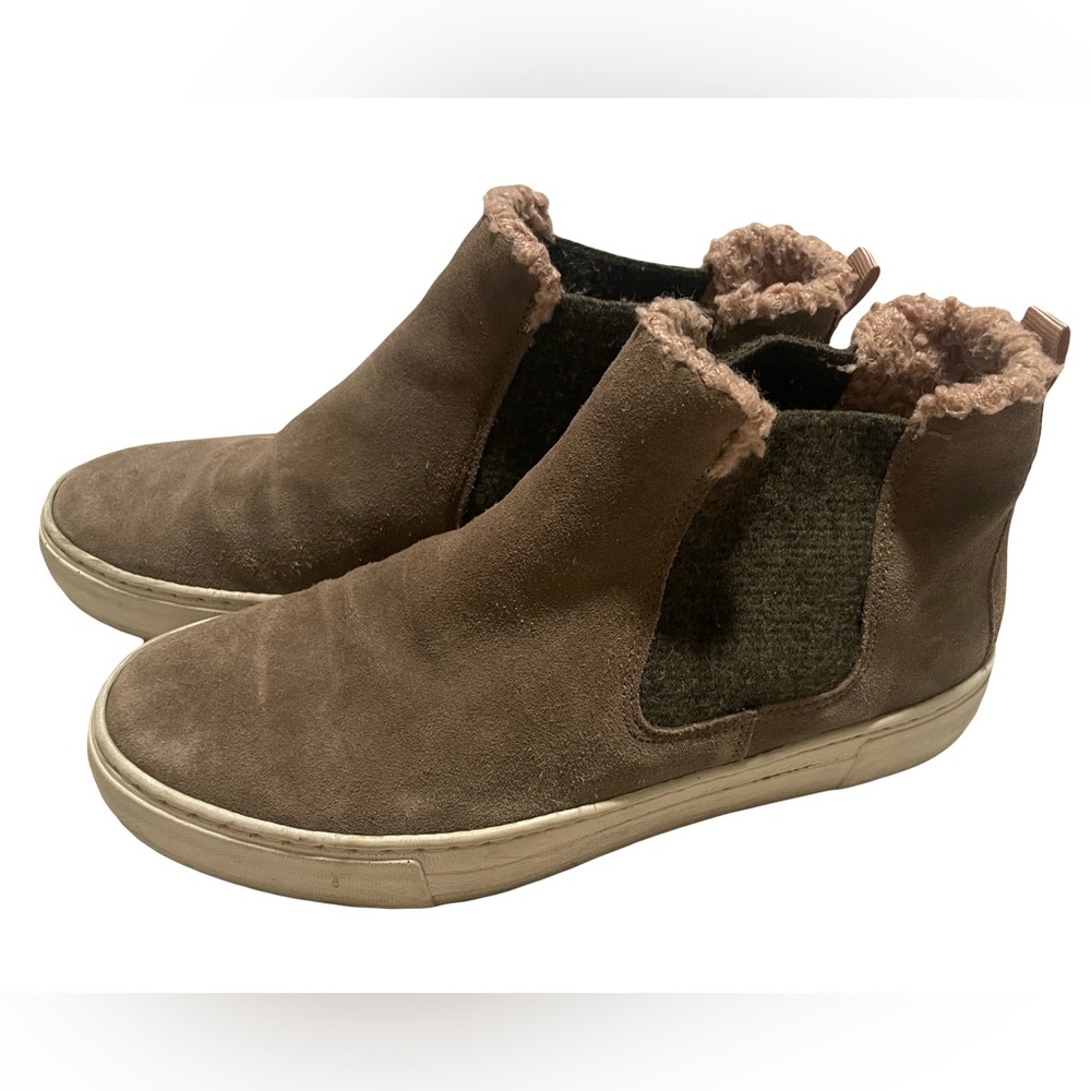 Suede Ankle Chelsea Boots with Fur Lining Beige US Size 8